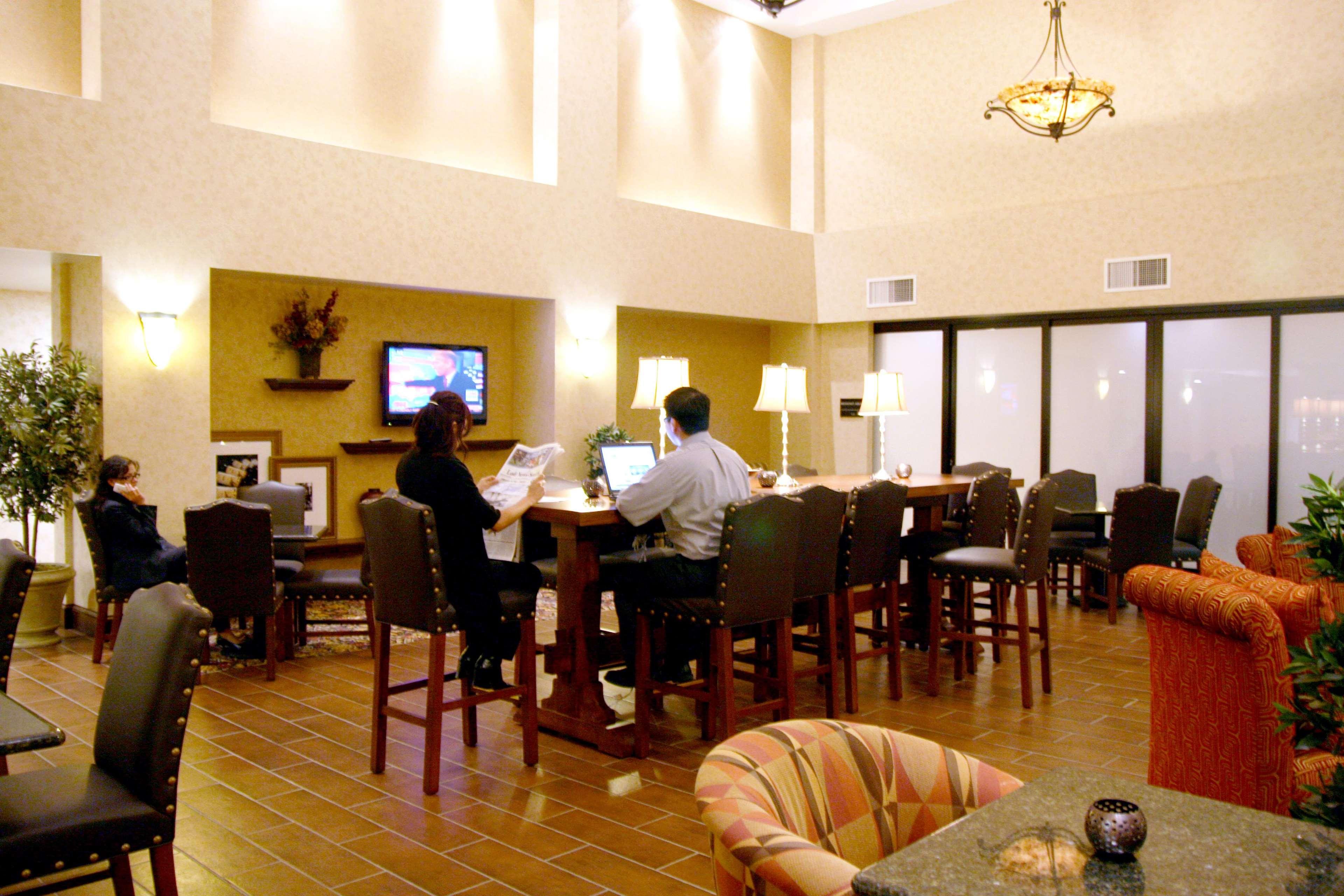 Hampton Inn & Suites Lodi Restoran fotoğraf