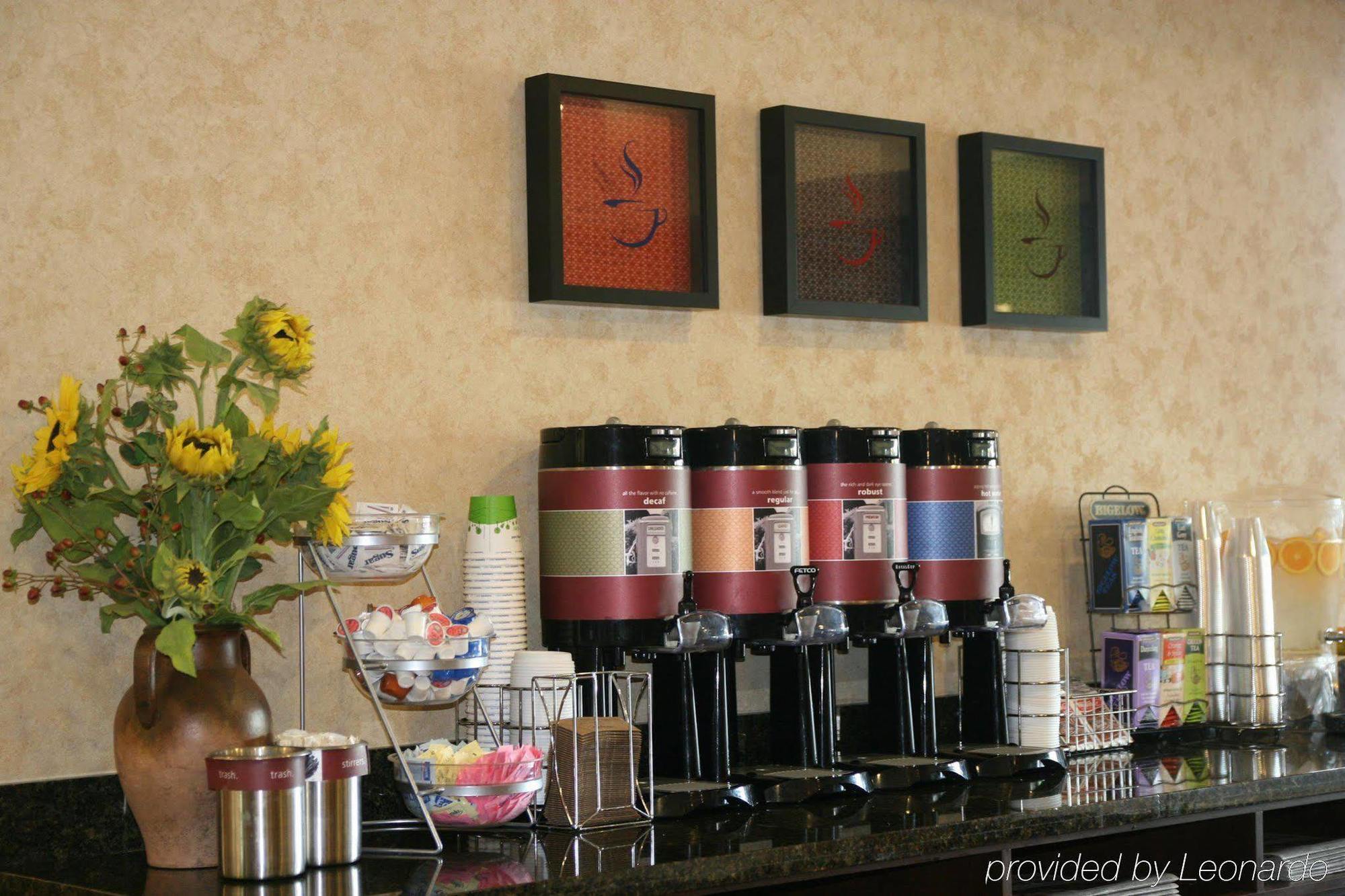 Hampton Inn & Suites Lodi Restoran fotoğraf